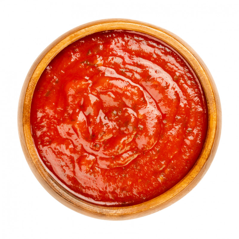 tagAlt.Arrabbiata sauce, spicy Italian tomato sauce in a wooden bowl
