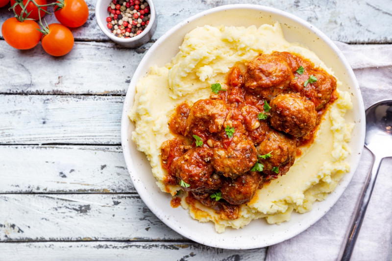 tagAlt.Beef Meatballs with Tomato Sauce and Mashed Celeraic
