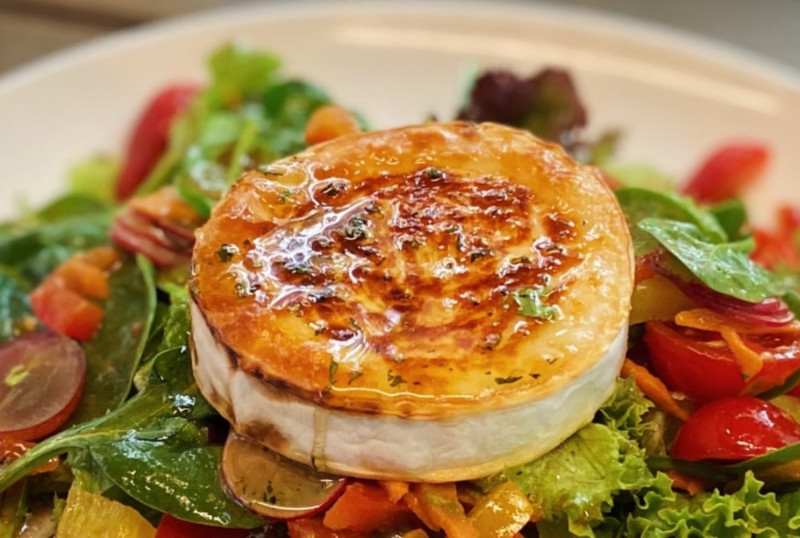 tagAlt.Caramelized Goat Cheese with Zucchini Salad