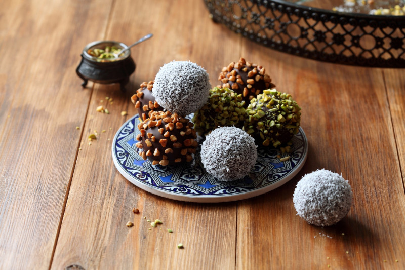 tagAlt.Festive Holiday Chocolate and Pistachio Truffles