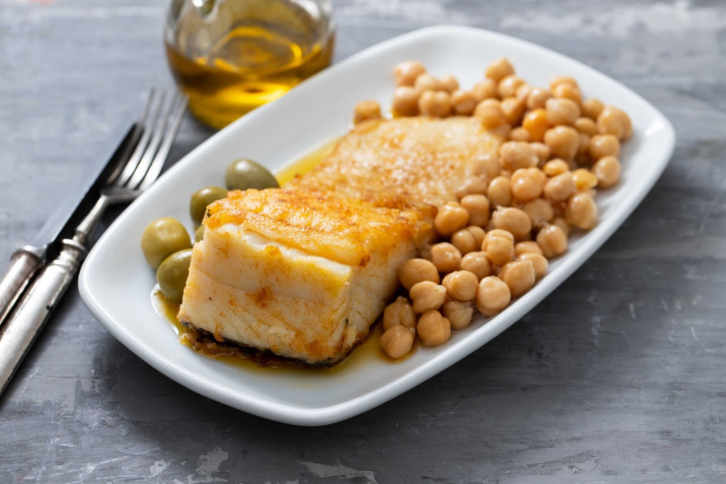 tagAlt.Oven baked Cod with Chickpea and Sun dried Tomato Salad