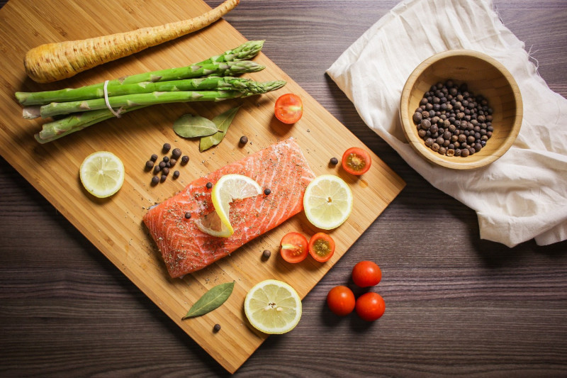 tagAlt.Pan fried Salmon with Asparagus Salad and Toasted Almond Dressing