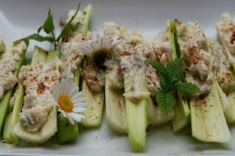 tagAlt.Riviera style stuffed celery