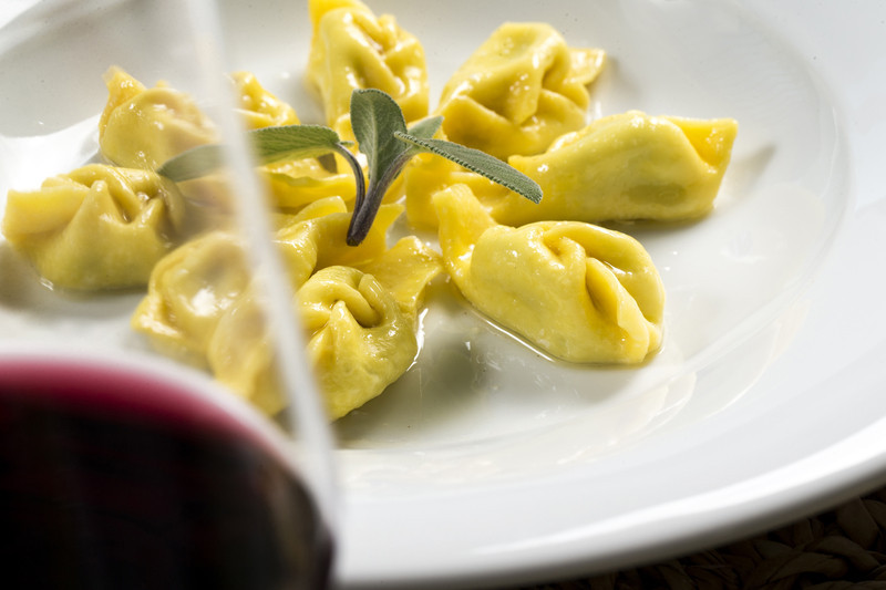 tagAlt.Tortelli with red wine