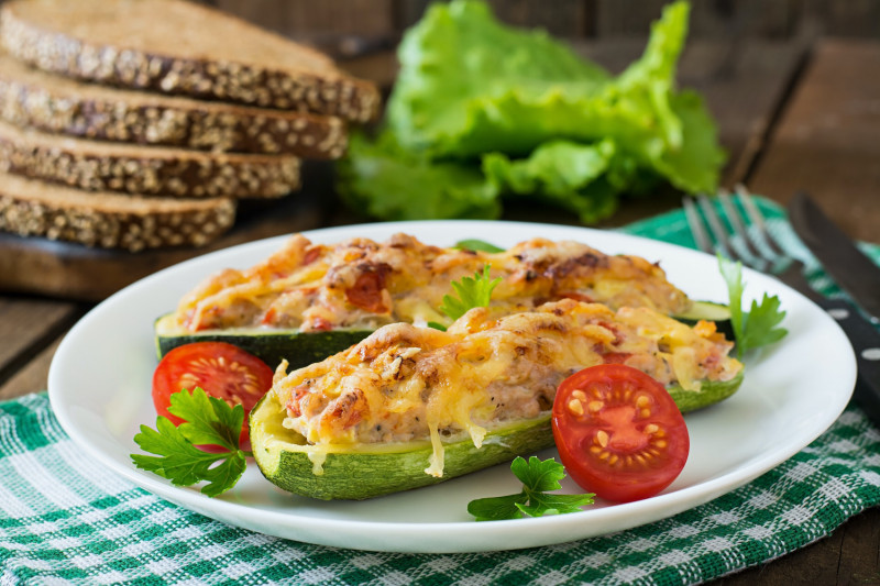 tagAlt.stuffed zucchini with sausage tomatoes with cheese crust