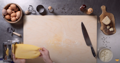 tagAlt.stendere la pasta