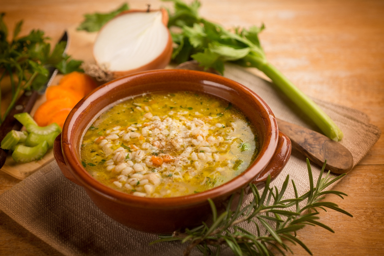 Tuscan Onion and Barley Soup | MaMaBlip