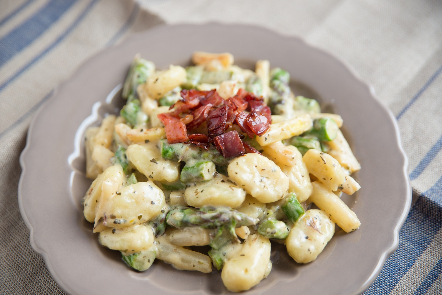 Ricotta Gnocchi with Asparagus and Italian Bacon MaMaBlip