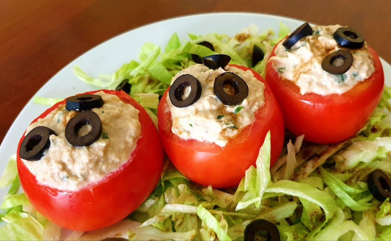 Chilled Tuna-Filled Tomatoes: A Mediterranean Summer Delight | MaMaBlip